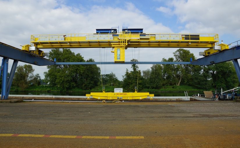 Fabryki zajmujące się dostarczaniem maszyn dysponują w ofercie standardowe modele